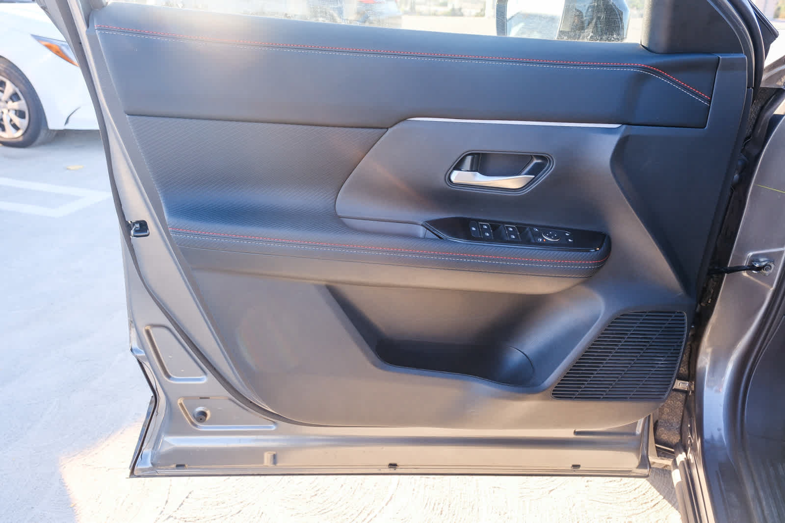Used 2026 Nissan Kicks SR FWD image 23