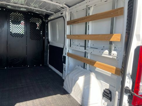 Used 2025 RAM ProMaster 2500 w/ U-Haul Equipment Group FWD image 30