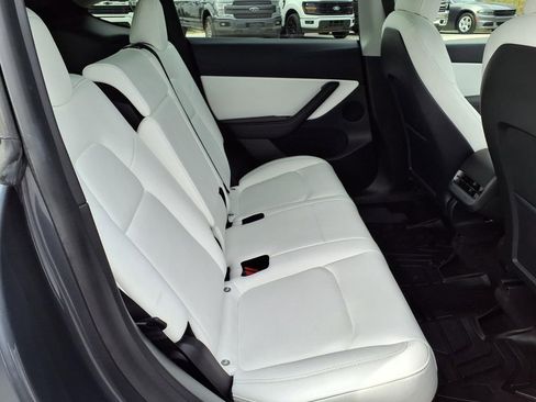 Used 2022 Tesla Model Y Long Range AWD/4WD image 15