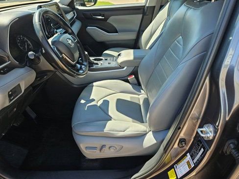 Used 2020 Toyota Highlander XLE image 15