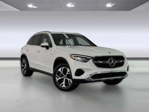 Used 2025 Mercedes-Benz GLC 350e 4MATIC image 6
