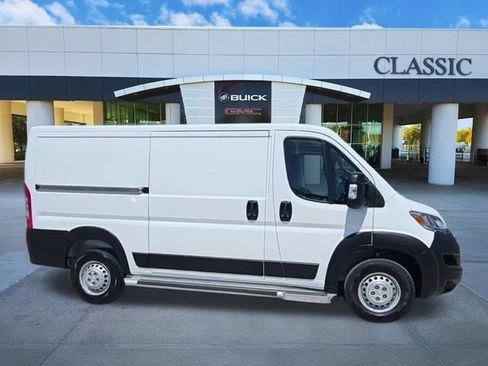 Used 2025 RAM ProMaster 2500 w/ U-Haul Equipment Group FWD image 9