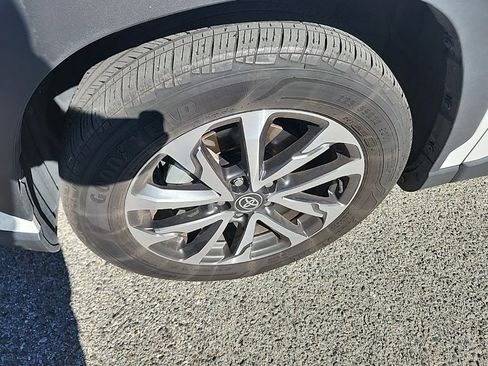 Certified 2023 Toyota Corolla Cross XLE image 9