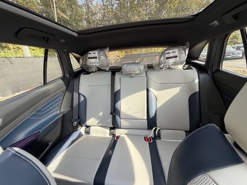 New 2025 Volkswagen ID.4 Pro S image 35