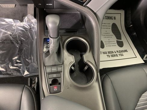 Used 2024 Toyota Camry SE w/ Convenience Package image 25