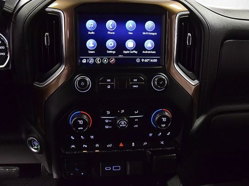 Used 2020 Chevrolet Silverado 1500 High Country w/ Technology Package AWD/4WD image 27