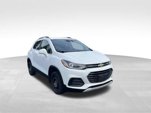 Used 2020 Chevrolet Trax LT w/ LPO, Protection Package AWD/4WD image 7