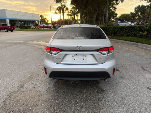 Used 2025 Toyota Corolla LE FWD image 5