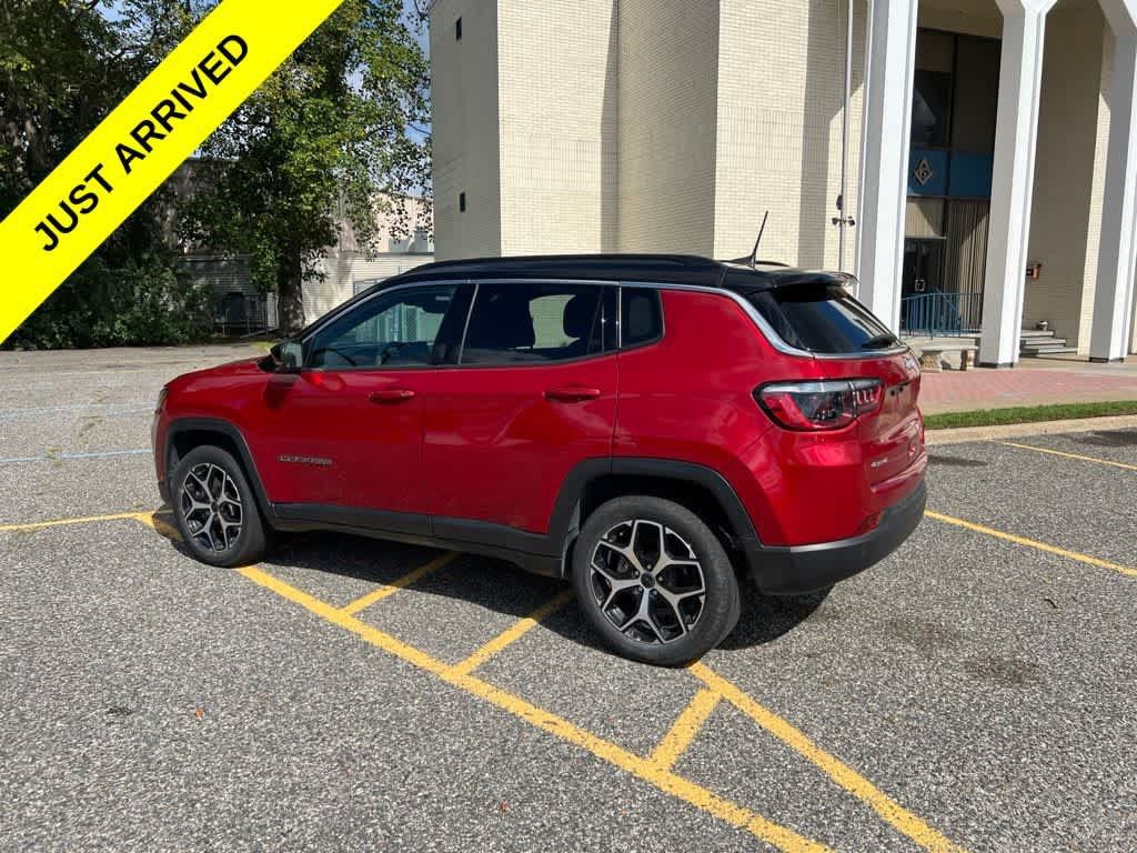 Used 2025 Jeep Compass Limited AWD/4WD image 3