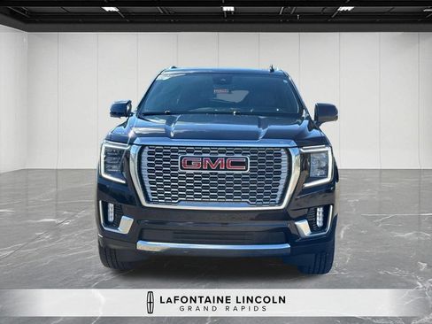 Used 2023 GMC Yukon XL Denali w/ Denali Reserve Package AWD/4WD image 8