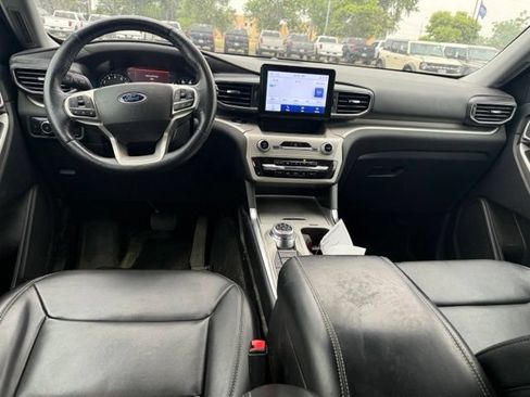 Used 2022 Ford Explorer XLT w/ Equipment Group 202A AWD/4WD image 16