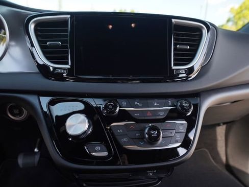 New 2026 Chrysler Voyager LX image 28