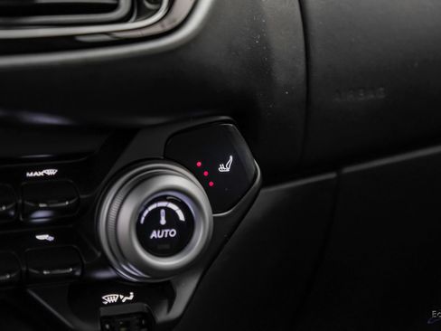 Used 2022 Aston Martin V8 Vantage Coupe RWD image 68