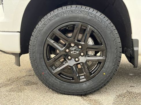 Used 2022 Chevrolet Silverado 1500 RST AWD/4WD image 2