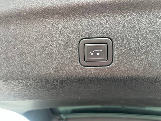 Used 2024 GMC Yukon Denali AWD/4WD image 8