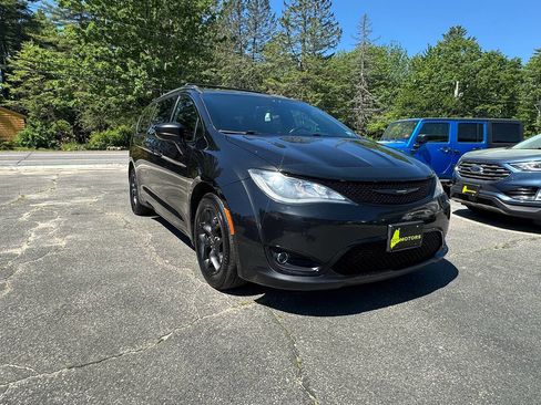 Used 2019 Chrysler Pacifica Touring-L w/ S Appearance Package FWD image 6