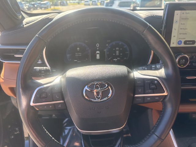 Used 2023 Toyota Highlander Platinum AWD/4WD image 11