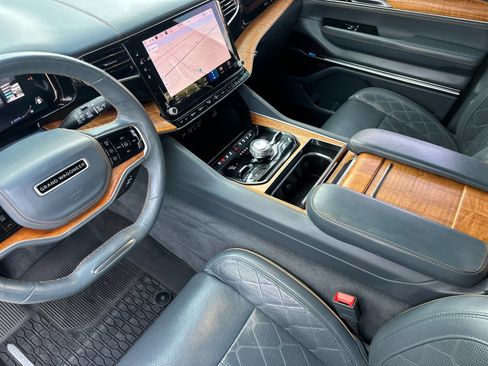 Used 2022 Jeep Grand Wagoneer Series III w/ Flexible Seating Group AWD/4WD image 10