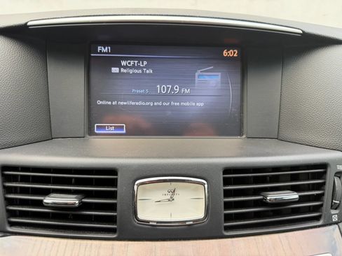Used 2016 INFINITI Q70 L 3.7 AWD/4WD image 19