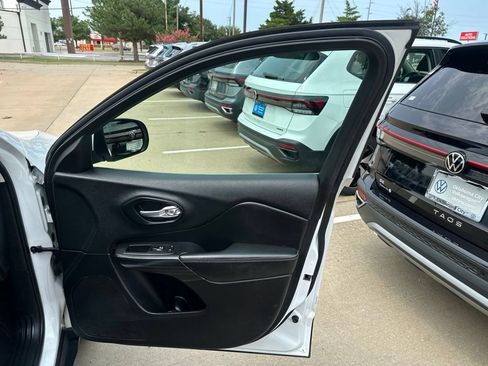 Used 2015 Jeep Cherokee Limited AWD/4WD image 26