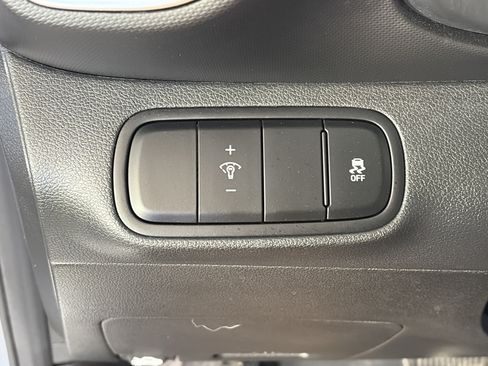 Used 2025 Hyundai Venue SEL FWD image 26