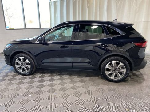 Used 2025 Ford Escape Platinum image 4