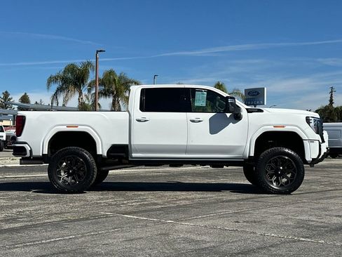 Used 2024 GMC Sierra 2500 Denali Ultimate image 2