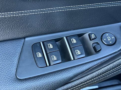 Used 2019 BMW 530e w/ M Sport Package image 11