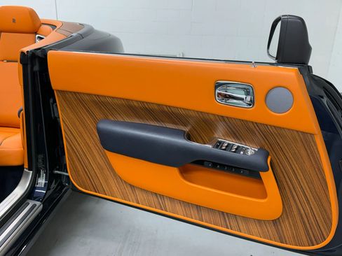 Used 2017 Rolls-Royce Dawn RWD image 14