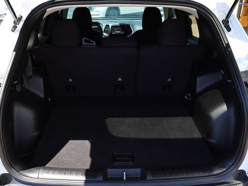 Used 2020 Jeep Cherokee Latitude FWD image 23