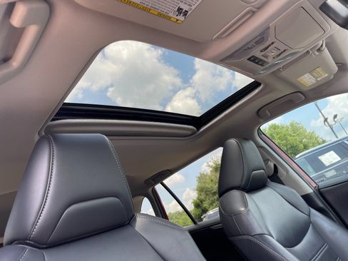 Used 2019 Toyota RAV4 Limited AWD/4WD image 18