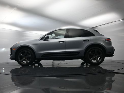 Certified 2022 Porsche Macan image 47