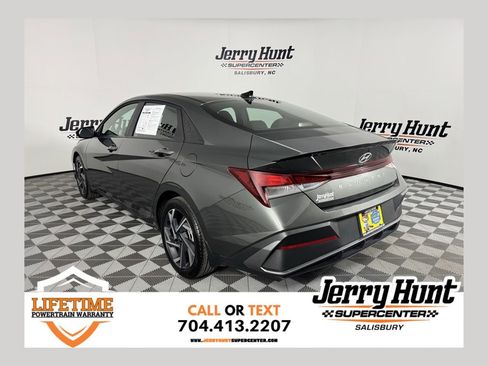 Used 2025 Hyundai Elantra Sport image 1