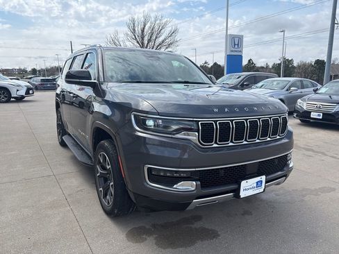 Used 2023 Jeep Wagoneer Series III w/ Preferred Equipment Group image 3