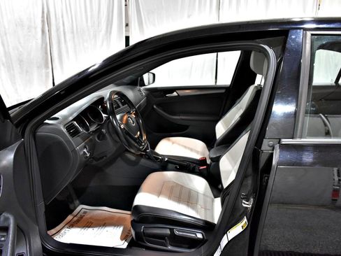 Used 2016 Volkswagen Jetta Sport FWD image 31