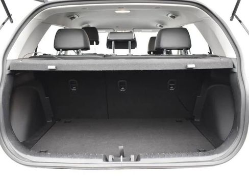 Used 2024 Hyundai Venue Limited image 17