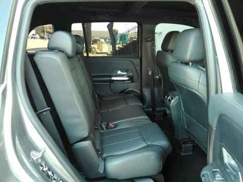 Used 2020 Mercedes-Benz GLB 250 w/ Premium Package image 28