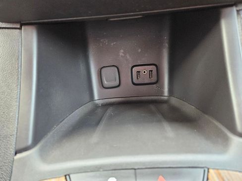 Used 2017 GMC Acadia SLE image 32