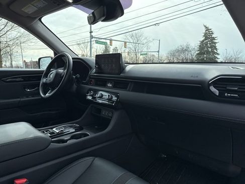 Certified 2025 Honda Pilot Touring image 23