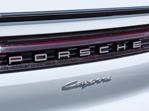 Certified 2025 Porsche Cayenne Coupe AWD/4WD image 24