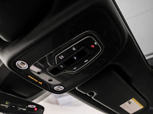Used 2022 Lamborghini Urus AWD/4WD image 44