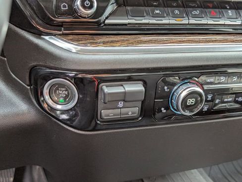 Used 2023 GMC Sierra 1500 SLE image 25