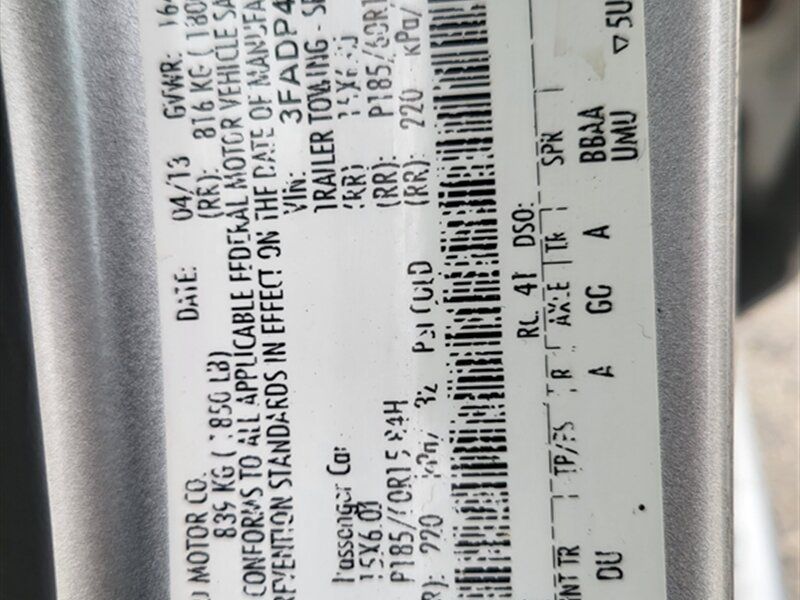 Used 2013 Ford Fiesta SE FWD image 32