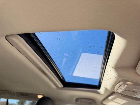 Used 2024 Nissan Armada SL w/ Captain's Chairs Package image 15