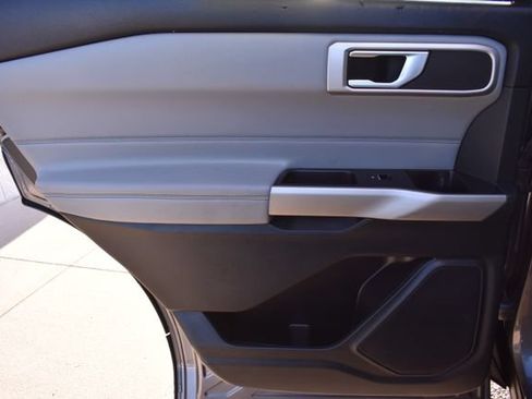 Used 2023 Ford Explorer XLT w/ XLT Sport Appearance Package AWD/4WD image 35