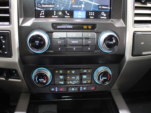 Used 2019 Ford F250 Platinum w/ Platinum Ultimate Package AWD/4WD image 18