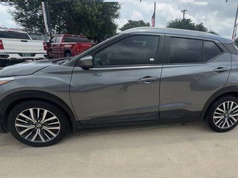 Used 2021 Nissan Kicks SV FWD image 5
