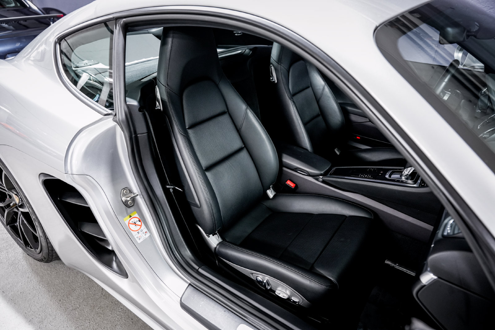 Used 2024 Porsche 718 Cayman RWD image 25