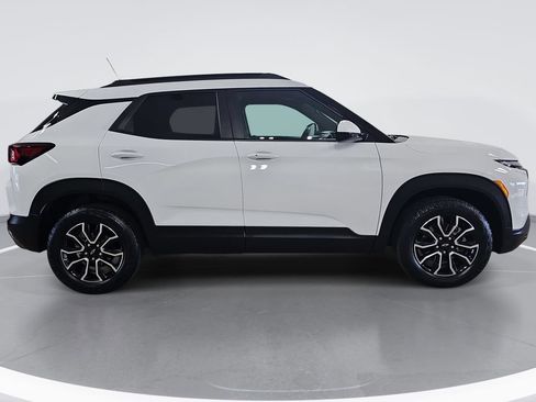 Used 2024 Chevrolet TrailBlazer ACTIV w/ Driver Confidence Package AWD/4WD image 2