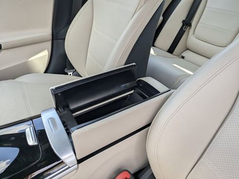 Used 2025 Mercedes-Benz C 300 4MATIC Sedan image 40